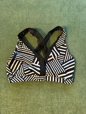 VSX SPORT Striped Black & White Cross-Back Sports Bra
